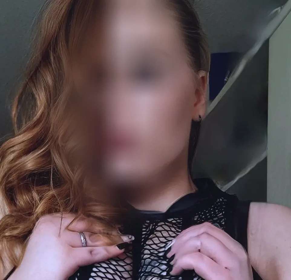 Julia, 29