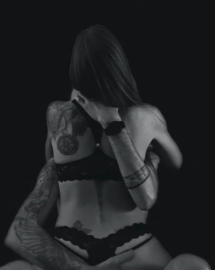 Nadja, 32