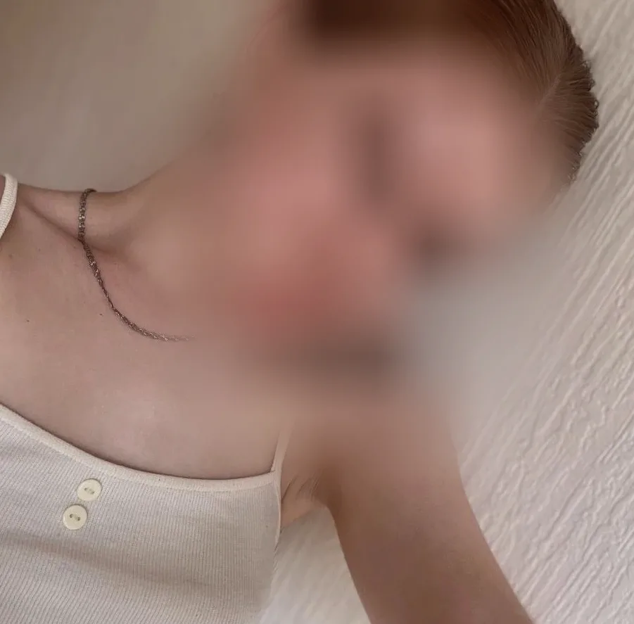 Nora, 24